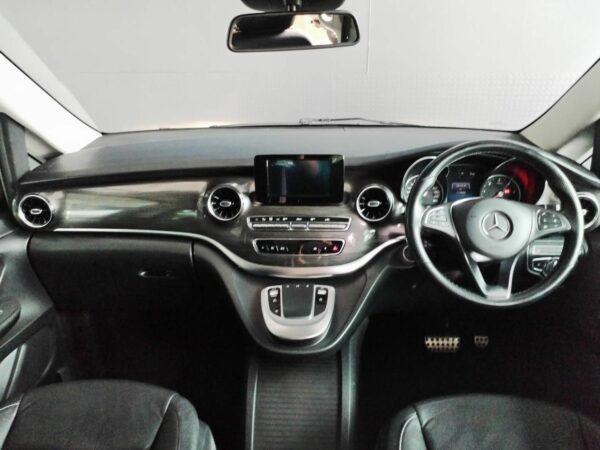 2022 Mercedes-Benz V-Class V220d - Image 4