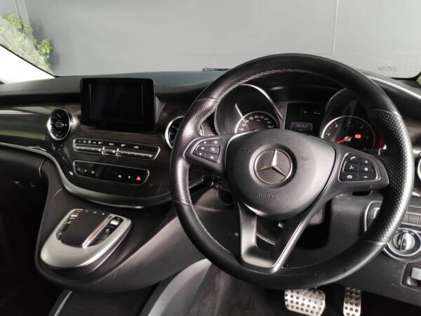 2022 Mercedes-Benz V-Class V220d - Image 6