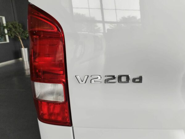 2022 Mercedes-Benz V-Class V220d - Image 9