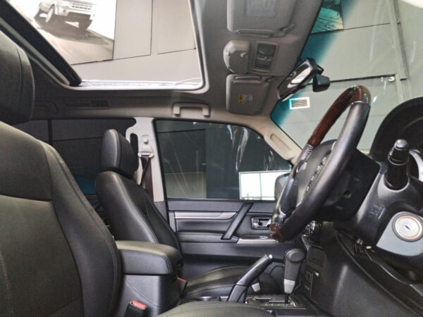 2019 Mitsubishi Pajero 5-Door 3.2DI-D GLS Exceed - Image 8