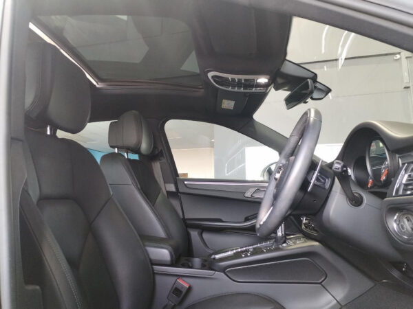 2019 Porsche Macan Macan - Image 2