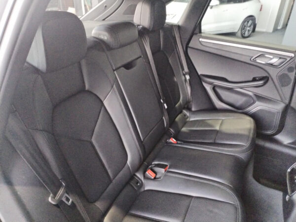 2019 Porsche Macan Macan - Image 3