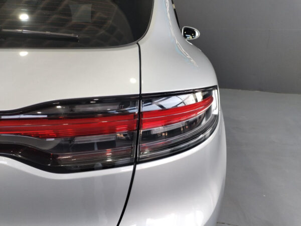 2019 Porsche Macan Macan - Image 9