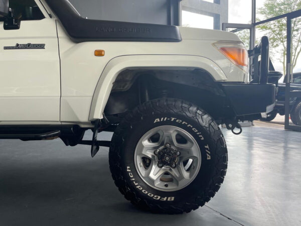 2011 Toyota Land Cruiser 79 Land Cruiser 79 4.0 V6 - Image 2