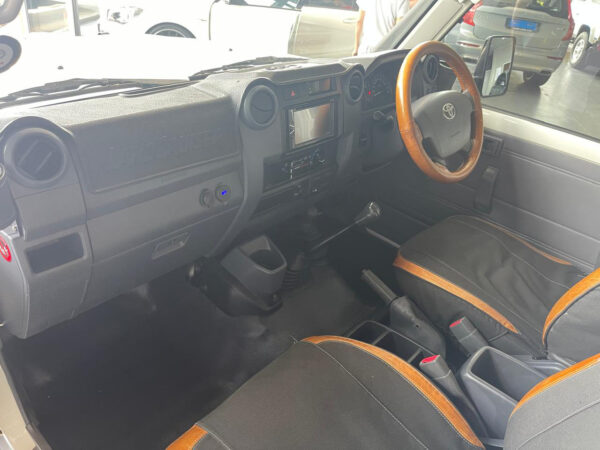 2011 Toyota Land Cruiser 79 Land Cruiser 79 4.0 V6 - Image 4
