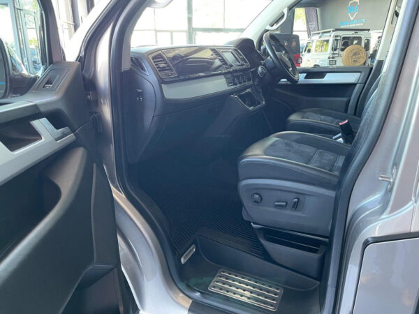 2015 Volkswagen Caravelle 2.0BiTDI Highline - Image 17