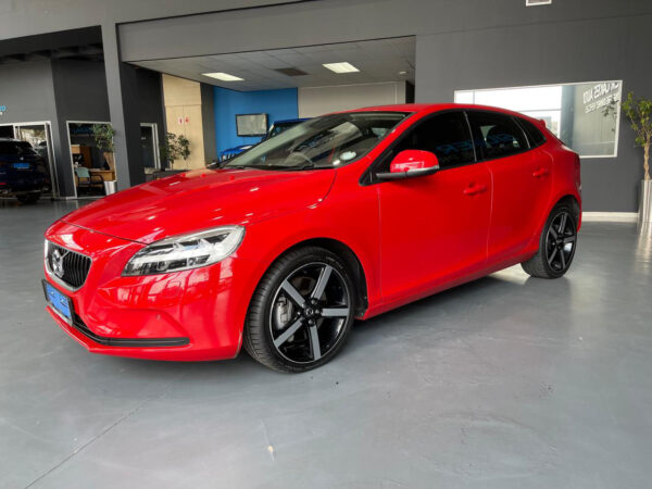 2019 Volvo V40 T3 Momentum Auto - Image 16