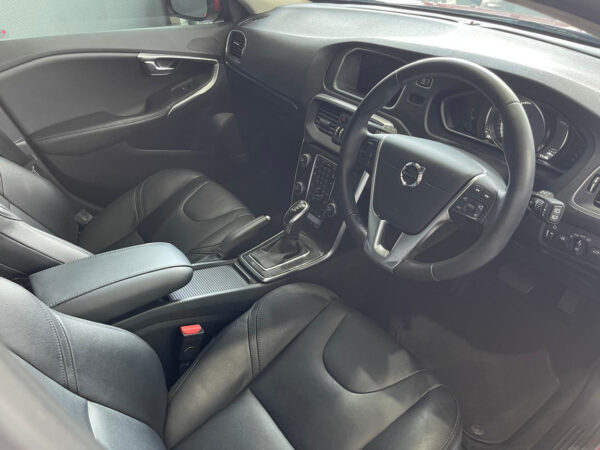 2019 Volvo V40 T3 Momentum Auto - Image 3