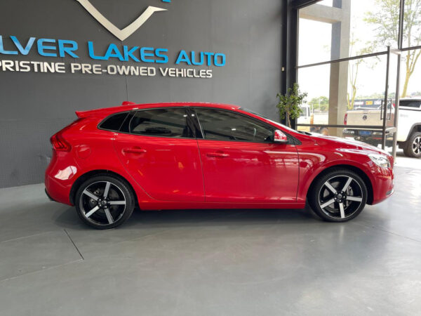 2019 Volvo V40 T3 Momentum Auto - Image 4