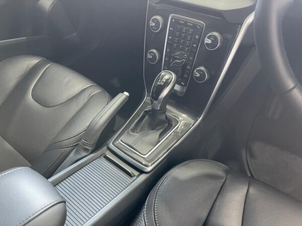 2019 Volvo V40 T3 Momentum Auto - Image 6