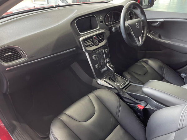 2019 Volvo V40 T3 Momentum Auto - Image 12