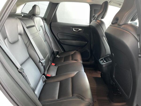 2021 Volvo XC60 D5 AWD Inscription - Image 11