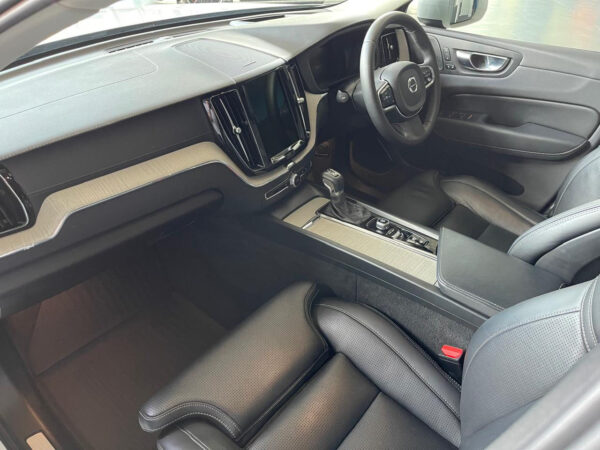 2021 Volvo XC60 D5 AWD Inscription - Image 16