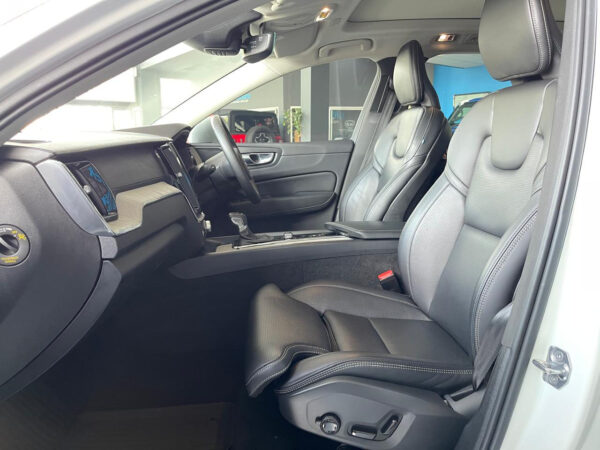 2021 Volvo XC60 D5 AWD Inscription - Image 24