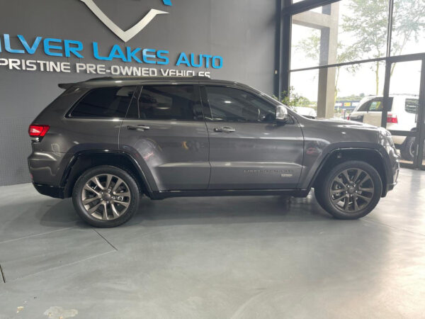 2017 Jeep Grand Cherokee 3.6L Limited 75th Anniversary Edition - Image 7