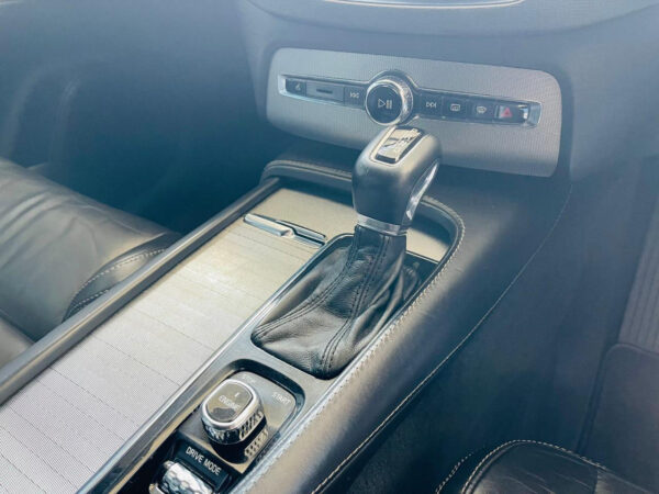 2015 Volvo XC90 T6 AWD Inscription - Image 10