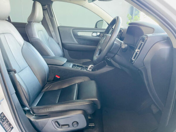 2021 Volvo XC40 T3 Inscription - Image 6