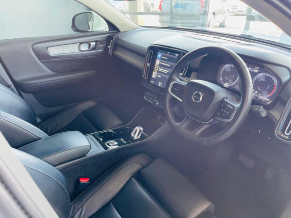2021 Volvo XC40 T3 Inscription - Image 9